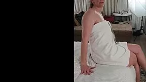 milf housewife takes young bbc creampie from swingers group? 😏🍆