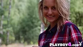 Milf exposes stunning body with petite babe