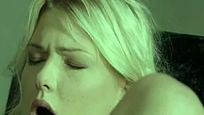 nice XXL dildo fits this hot teen's tight cum-hole perfect 😜💦