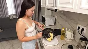 WOW SHE RUINED BREAKFAST BUT TREATS HIM TO HER HUGE ASS ANAL RIDE DEEPTHROAT GAPING CUM!
