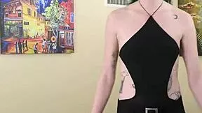 i umm kit summers part 2 squeezin into lil black bodysuit n gothic miniskirt photoshoot... so tight!