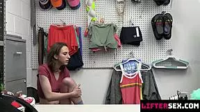tristan summers caught shoplifting begs loss prevention with hot blowjob to escape 😏🍆👮