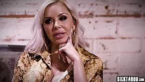 Lesbian Teen Emma Hix Seduces Big Tits Boss Elle