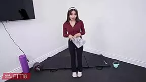 Ever seen the tiniest 82 lbs girl with braces get casted?