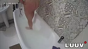 Luuv Vilika Shaves Pussy in Bath for Viewers