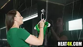 milf mommy melanie hicks blows jonathan in gotham greenhouse parody 💦👅