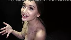 😲 holy fuck sera, please suck that big cock at the gloryhole too!!