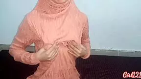 Does this muslim girl squirt wild on that black dick?