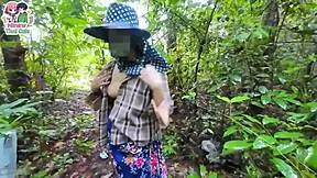 Hot thai babe licks pussy outdoors then creampies with roommate 😏🌳