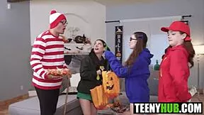 BLOWJOB QUEENS Jade Valentine Bella Blu MEGAN Mistakes SHARE BIG COCK FOR HALLOWEEN