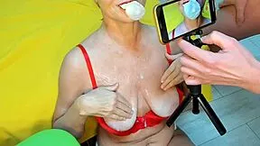 watch this milf mommy chew bubble gum before huge cumshot food fetish blast