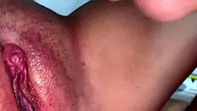 quieres ver como le follo el coño a la novia de mi hermanastro lesbicamente?