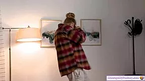 Neighbor gives petite MILF nuru massage