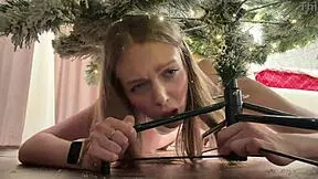 Stepsis stuck under christmas tree begs for rough pussy fuck