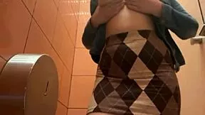 oh fuck... extreme public fat bbw fingering her shaved pussy to hardcore orgasm