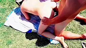 ella me da su culo tatuado en plena via publica shaking that big ass