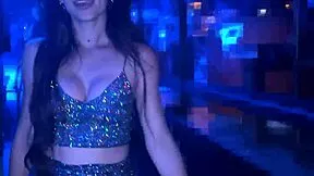 Wow, this beauty dances panty-free seducing strangers into outdoor bangs!