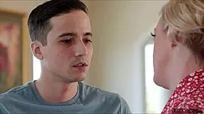 whoa that monster dong belongs to mommy now young man!! 😍💦