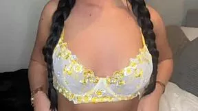 omg this slutty british girlfriend's so horny on webcam squirting everywhere 😩💦