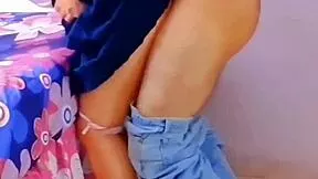 Alumna Tania begs y si cogemos? then rides cock with her innocent emo face outdoors