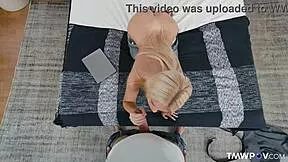 Charming Jessie Ames Flashes Neighbor For Laptop Fix And Deepthroat Reward!