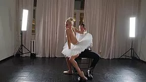 Elastic Ballerina Gymnast Deepthroats Huge Cock