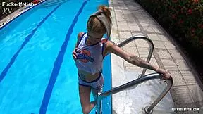 hey lola bunny's ashley rose skinny blonde tits bounce wet outdoors by the pool?
