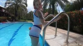 hey lola bunny's ashley rose skinny blonde tits bounce wet outdoors by the pool?