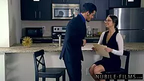 Making boss Riley squirt 😩 gets the job!!