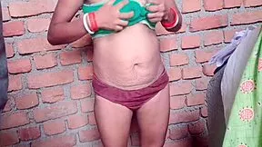 omg indian schoolgirl's hairy pussy fingered hard in mms 😏 huge clit tease