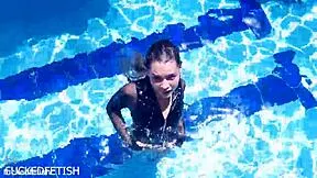 imagine latex jessica bunny submerged teasing her wet pussy underwater