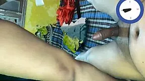 Esta chica china fogosa chupa verga y monta como loca!