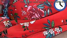 Esta chica china fogosa chupa verga y monta como loca!