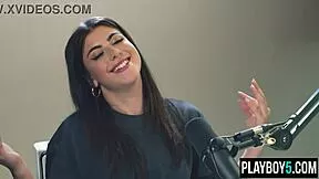 Gal Ritchie chats then fingers pussy