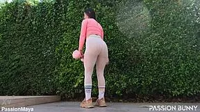 day 3 workout with passionbunny deadlifts in tight leggings showing off tanned legs