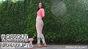day 3 workout with passionbunny deadlifts in tight leggings showing off tanned legs