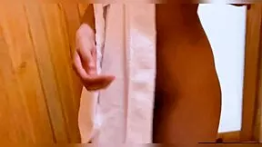 FOLLO DURO A CHICA COLOMBIANA PETITA EN SAUNA CALIENTE