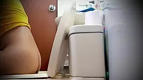 enfermera miranda meando en casa capara escondida con su cuerpo perfecto