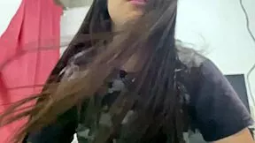 Mi hermanastra colombiana me tienta con su culo enorme en la cocina quieres verla?