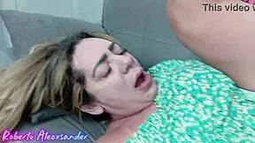 você quer ver minha esposa gemendo no meu pau latejante?