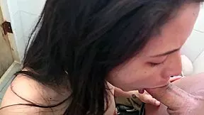 infiel novia folla con desconocido en baño público pov creampie