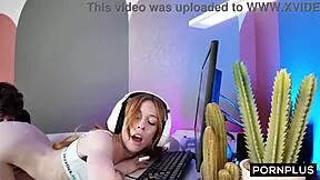 gamer girl slurps boyfriends throbbing joystick live on stream