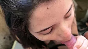 infiel novia folla con desconocido en baño público pov creampie