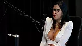 apresentou cliente pra amiga e ela levou a serio so de calcinha leticia braga?