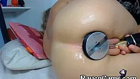 omg 😱 this horny camgirl shoves that extreme huge buttplug deep into her tight squirting ass!!