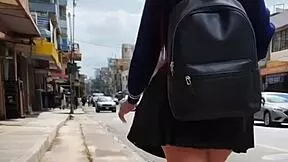 Tímida colegiala da culo después de besitos en POV casero