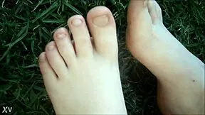 aussie chubby teen shows off her fat outdoor feet and toes