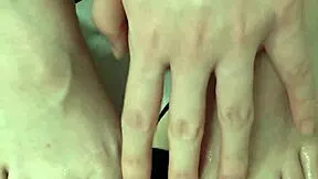 美足にぶっかけさせて...あ、精子踏みつぶすの最高!!顔面騎乗でm男潰しちゃうよぉ...