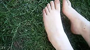 aussie chubby teen shows off her fat outdoor feet and toes