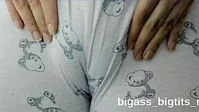 Rubb ng pussy w th pajamas